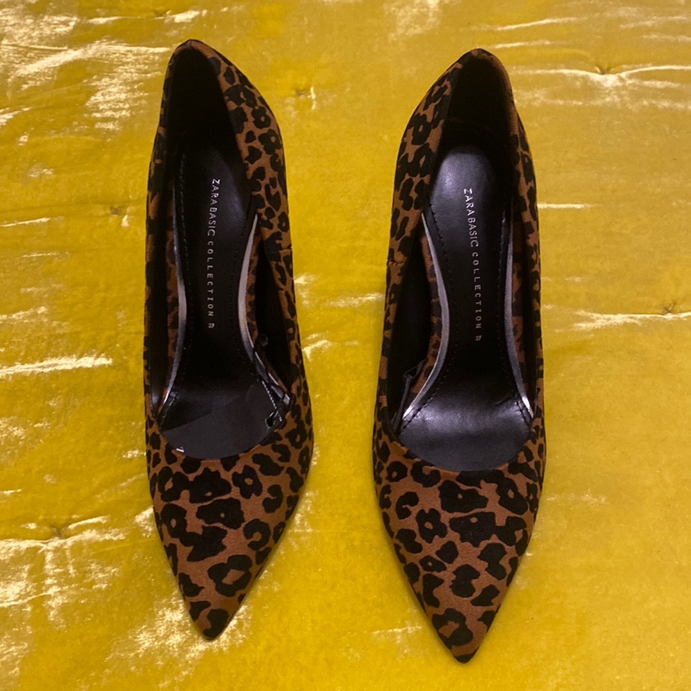 Leopard pumps